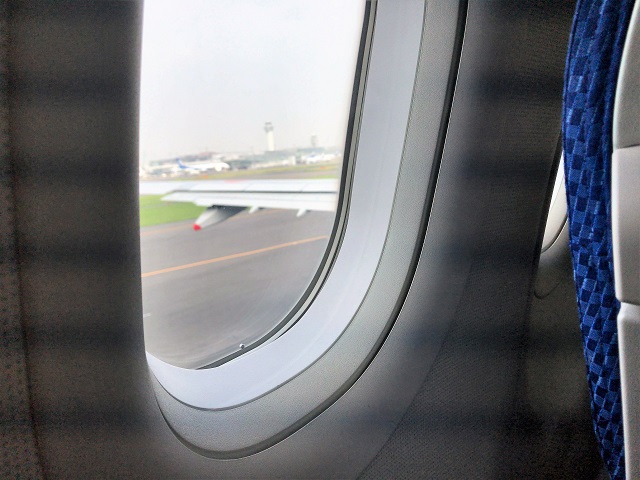 全日空ana313 羽田 富山 東京上空 北アルプスを越えて北陸へ 青い滑走路