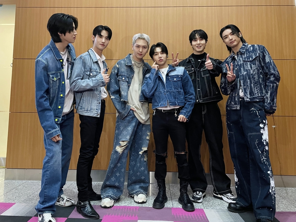 NN　PENTAGON CD まとめ売り+キノくん団扇 K-POP DVD PENTAGON MAKER 5枚SET EP01-EP10完 日本語字幕あり