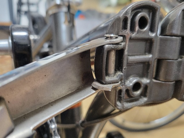 ボードウォーク君復活！！ヒンジレバー交換 - ぽたらいふ ミニベロ旅