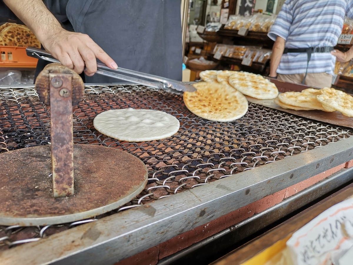 長瀞駅の手焼き煎餅