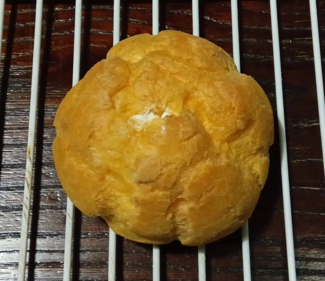 ファミマ たっぷりクリームのダブルシュークリーム