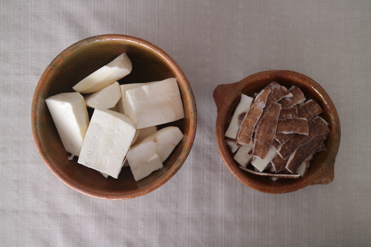 ©JO‘ マッシュキャッサバ(トマトソース入り) / Yuca cocida con salsa de tomate