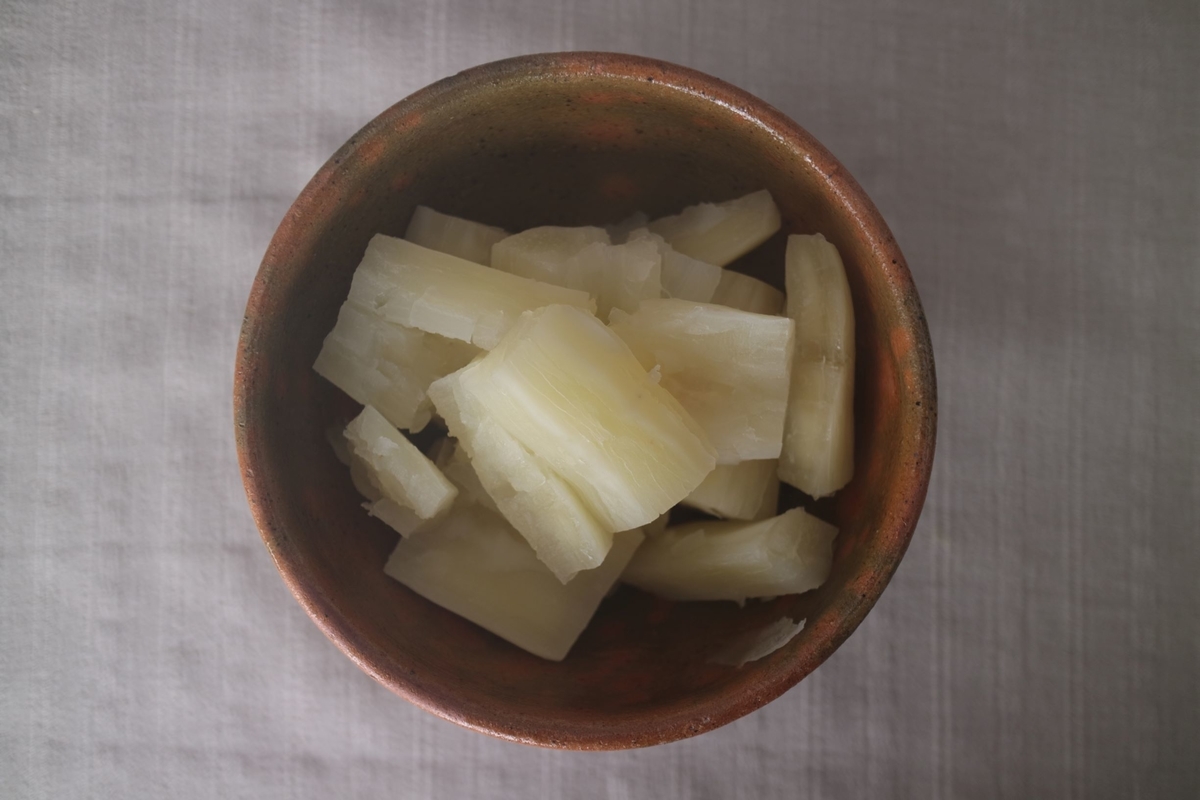 ©JO‘  マッシュキャッサバ（トマトソース入り） / Yuca cocida con salsa de tomate