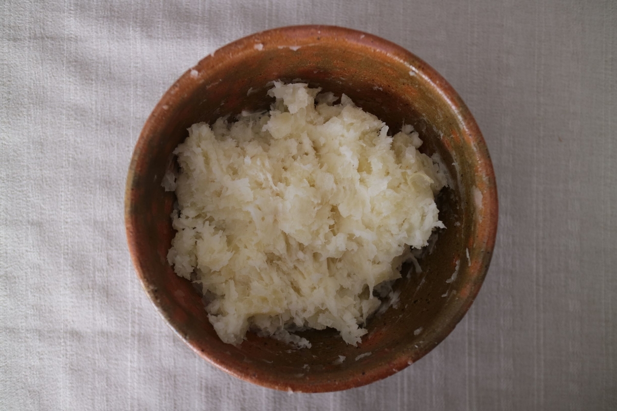 ©JO‘ マッシュキャッサバ(トマトソース入り) / Yuca cocida con salsa de tomate