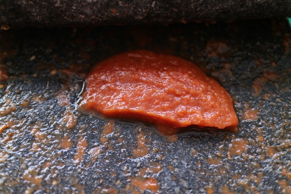 ©JO‘ マッシュキャッサバ(トマトソース入り) / Yuca cocida con salsa de tomate