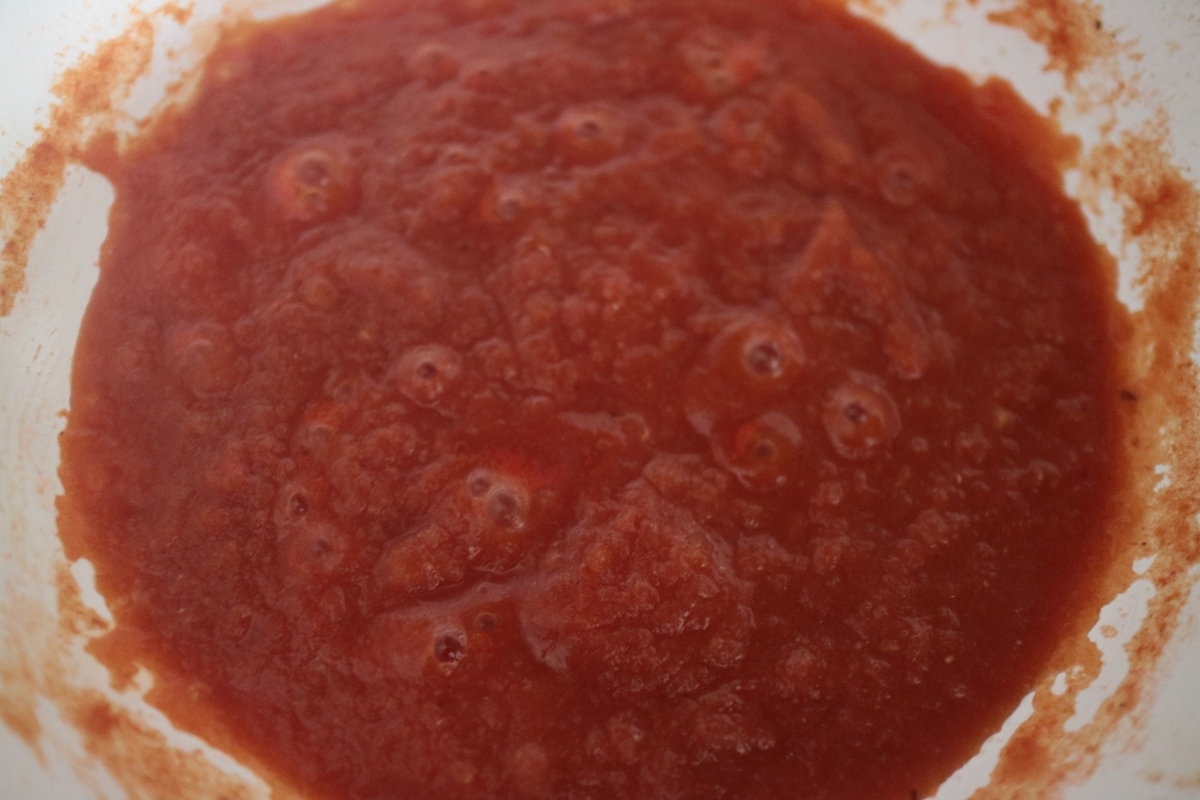 ©JO‘ マッシュキャッサバ(トマトソース入り) / Yuca cocida con salsa de tomate