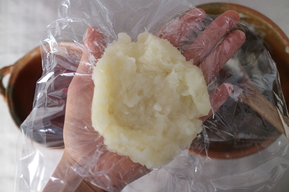 ©JO‘ マッシュキャッサバ(トマトソース入り) / Yuca cocida con salsa de tomate
