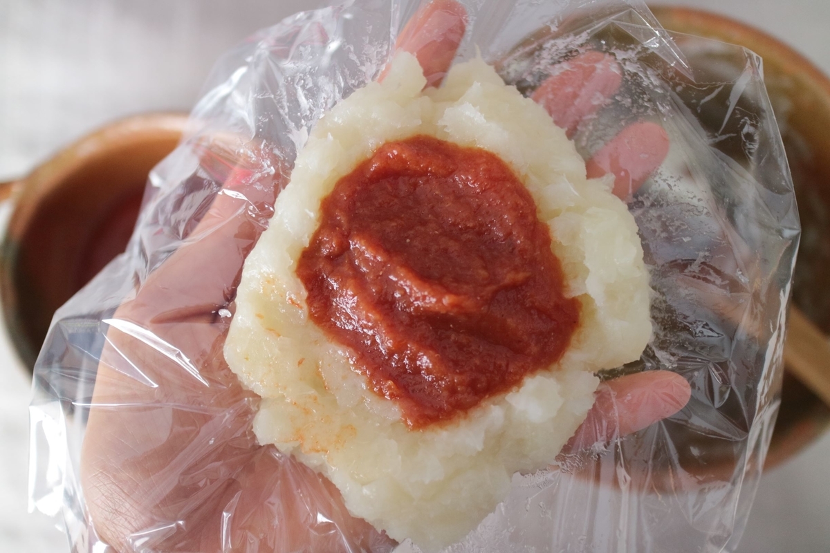 ©JO‘  マッシュキャッサバ（トマトソース入り） / Yuca cocida con salsa de tomate