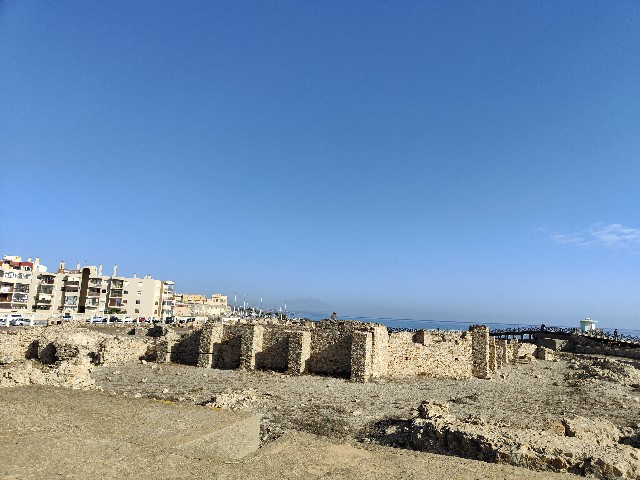 ジブラルタル、久しぶりに観光で満足感を得た。来てよかったと思えた場所。 座ってないで、とぶよ