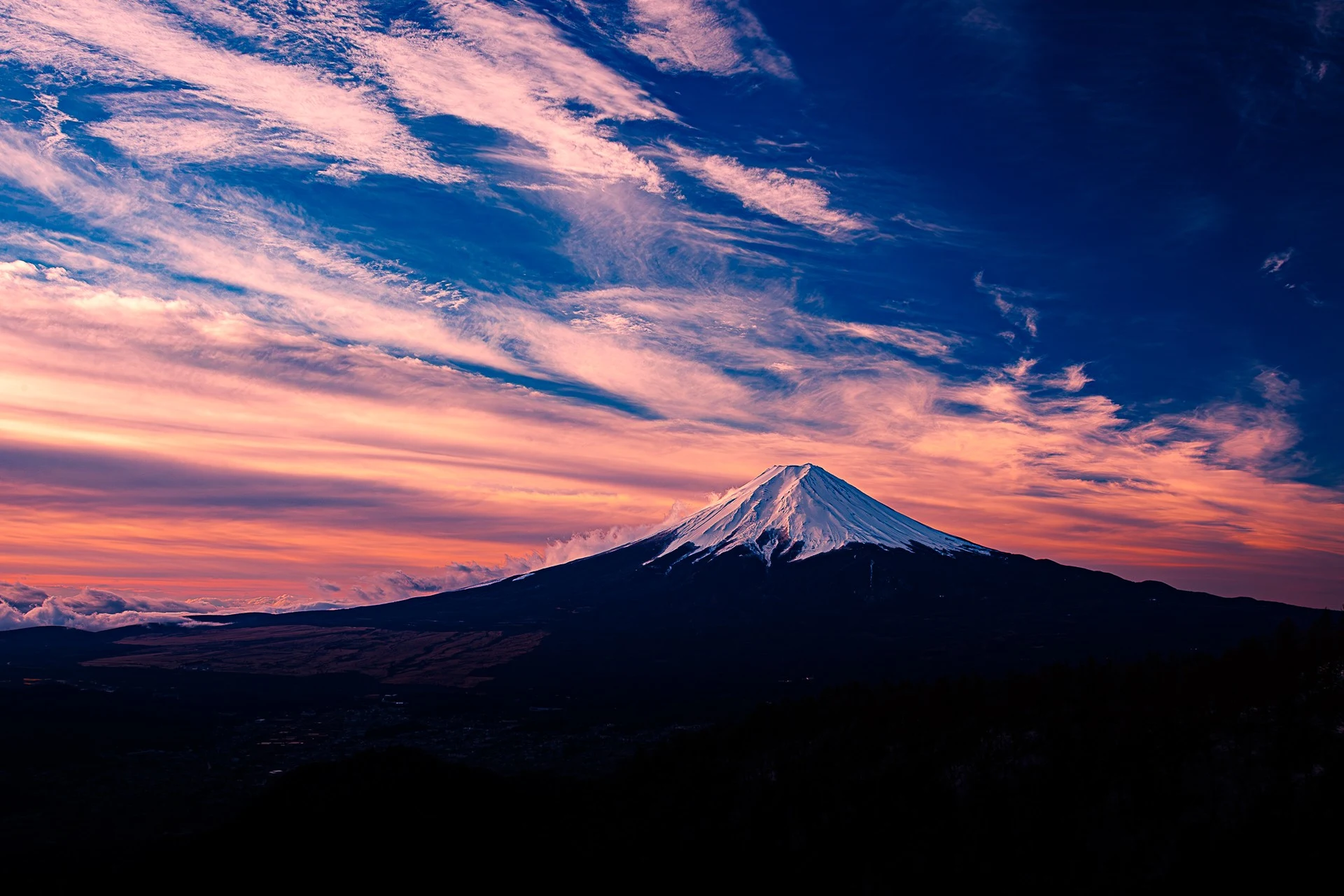 三つ峠より朝焼けと富士山