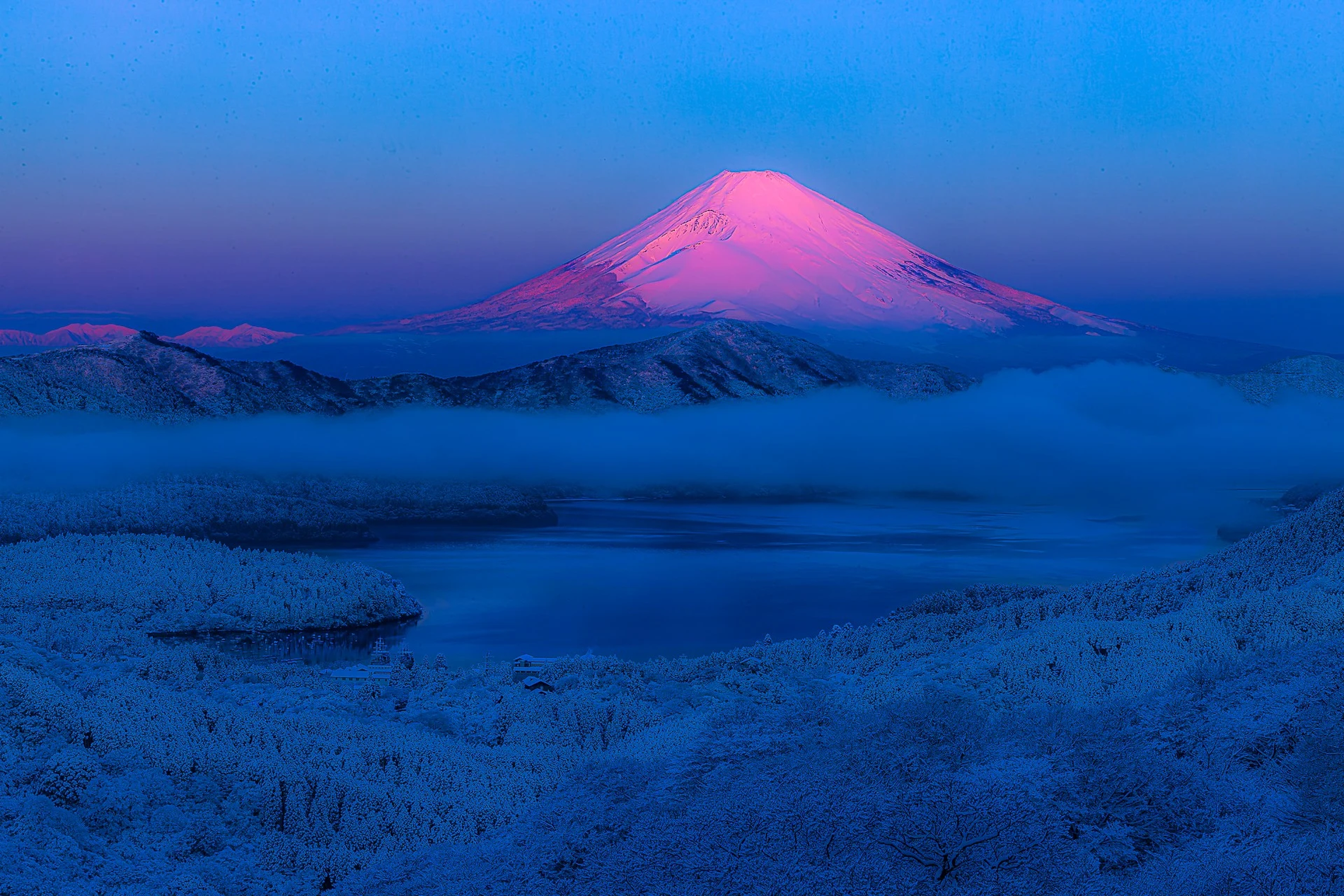 箱根大観山より雪景色と紅富士