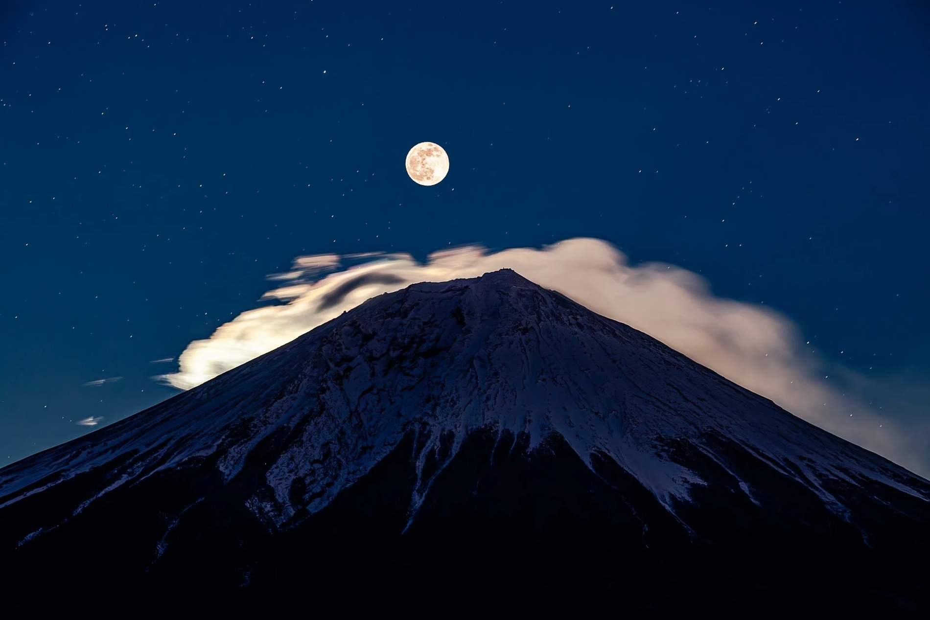 朝霧高原より満月と富士山