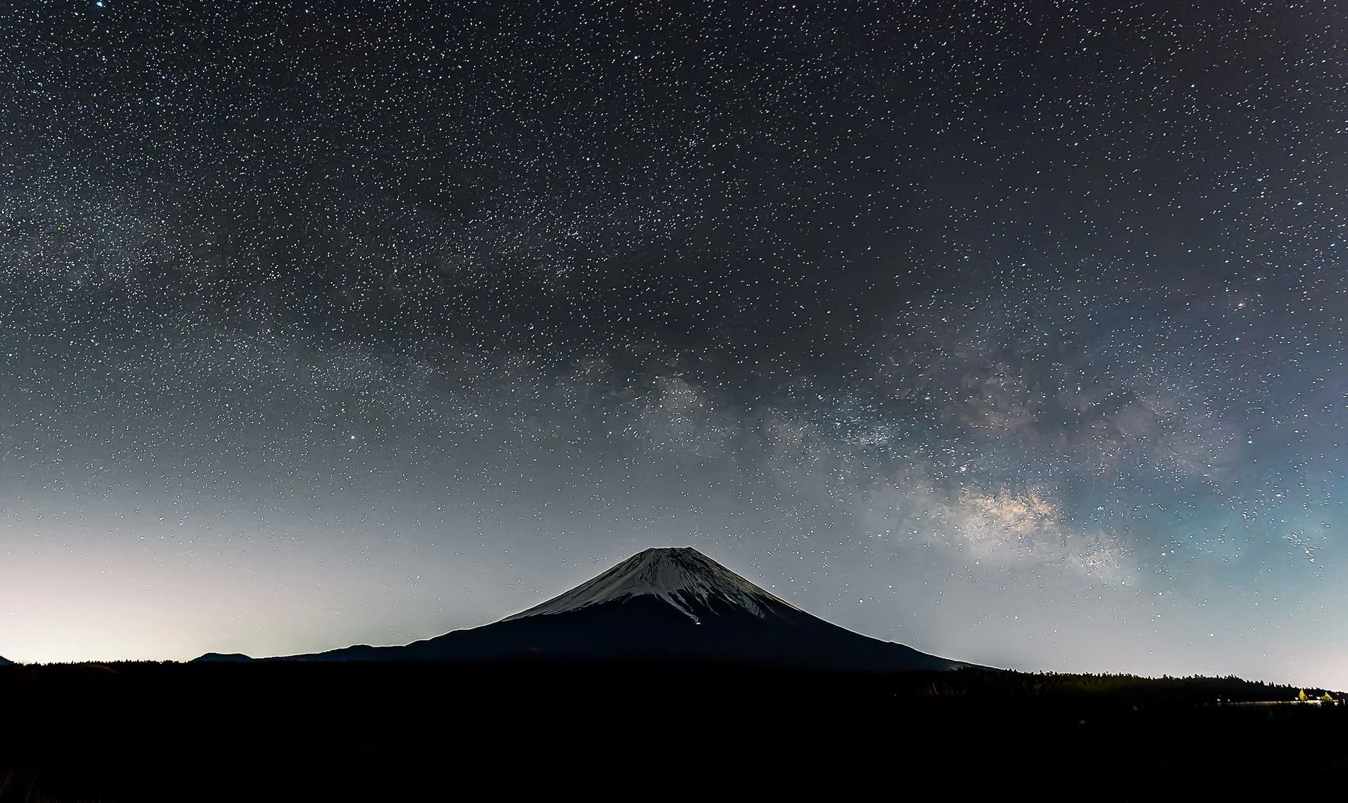 朝霧高原より天の川と富士山