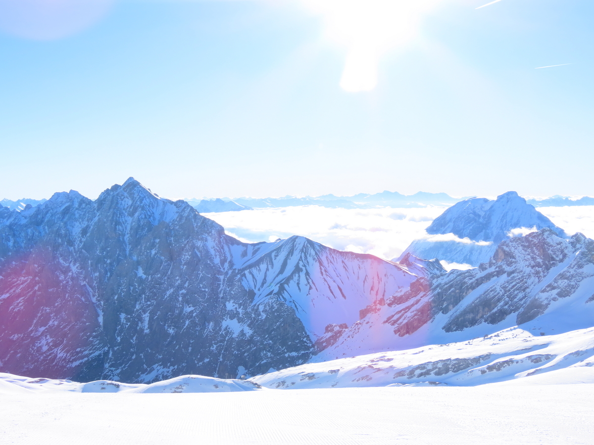 ツークシュピッツェ山登山鉄道の終着駅の景色