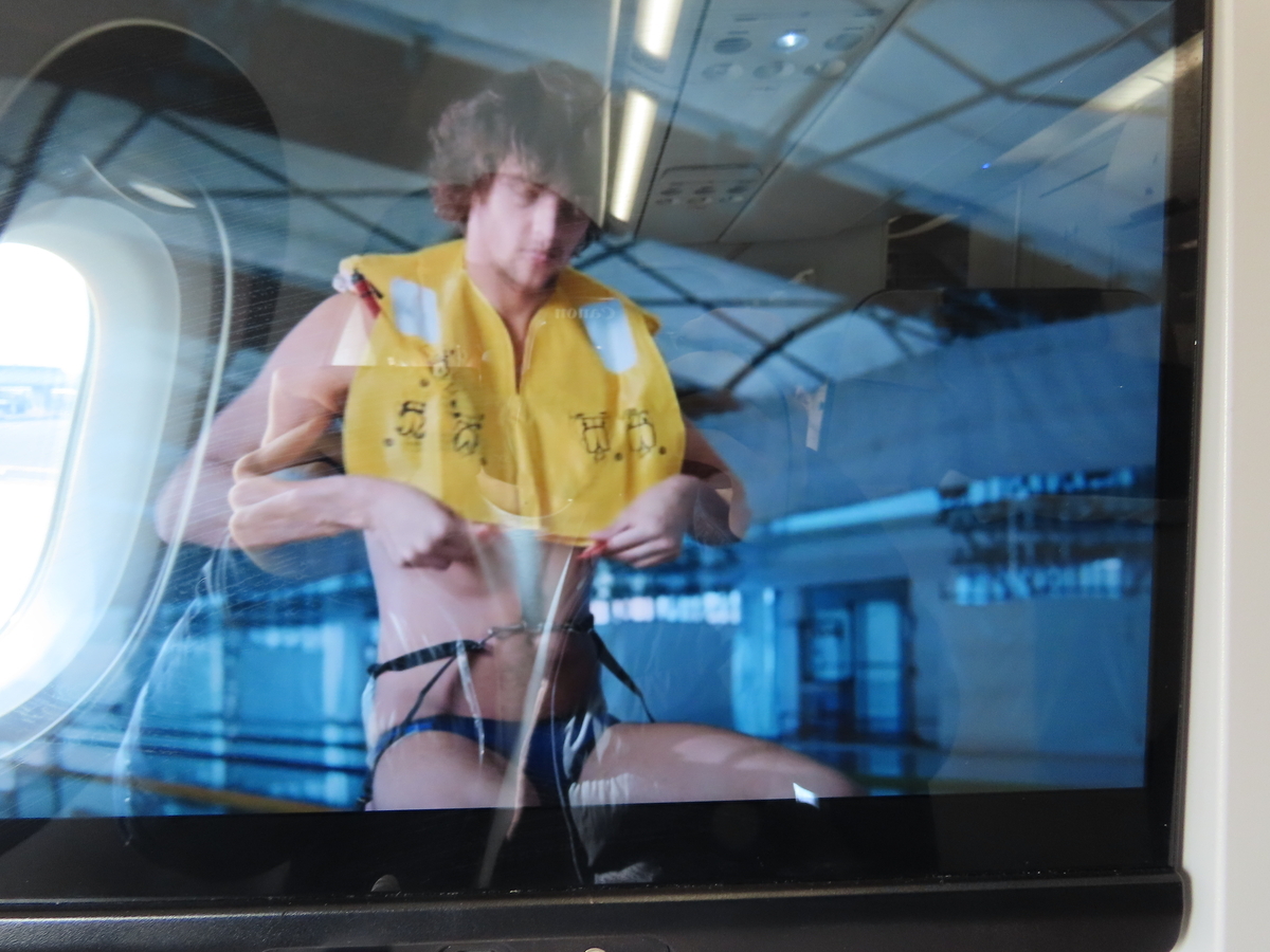 ITAエアウェイズのディスプレイ ミラノ五輪仕様