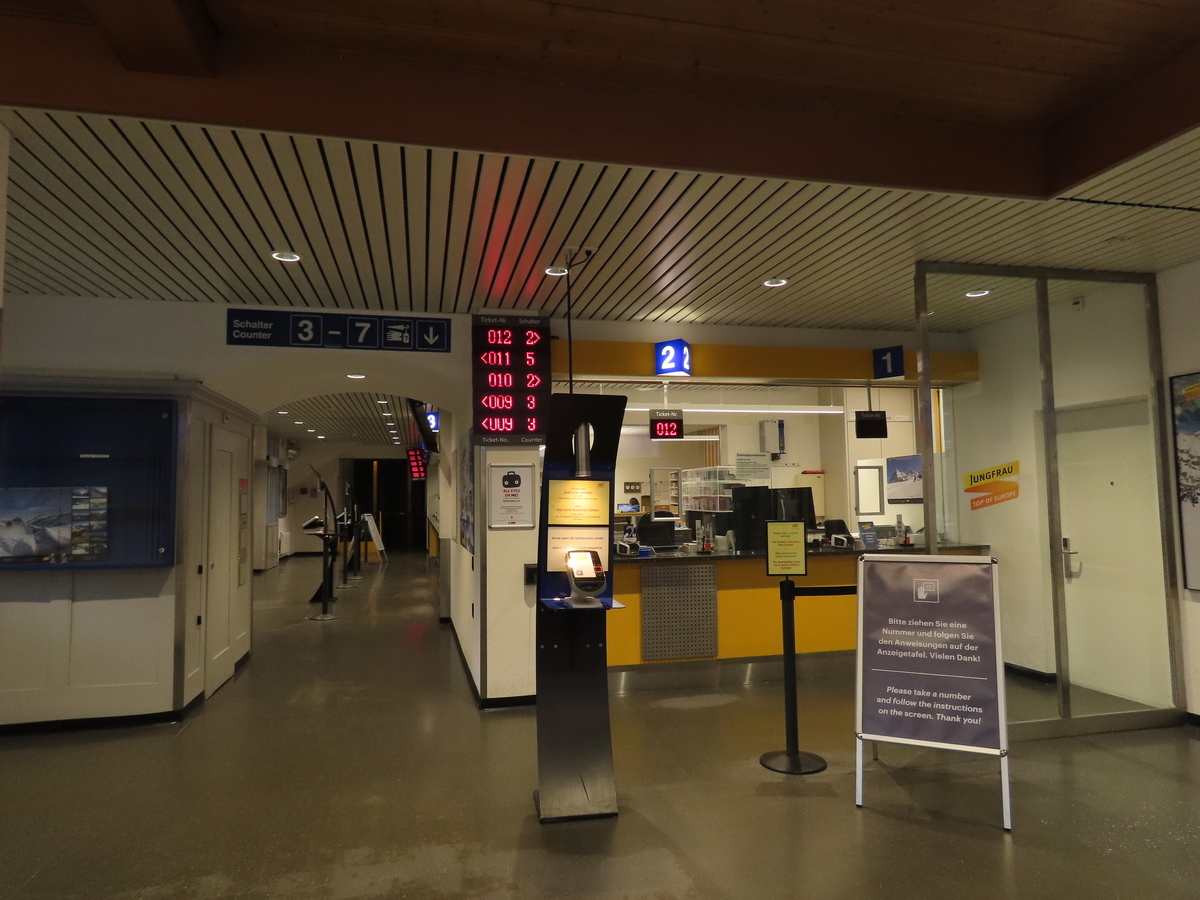 インターラーケン東駅の駅舎