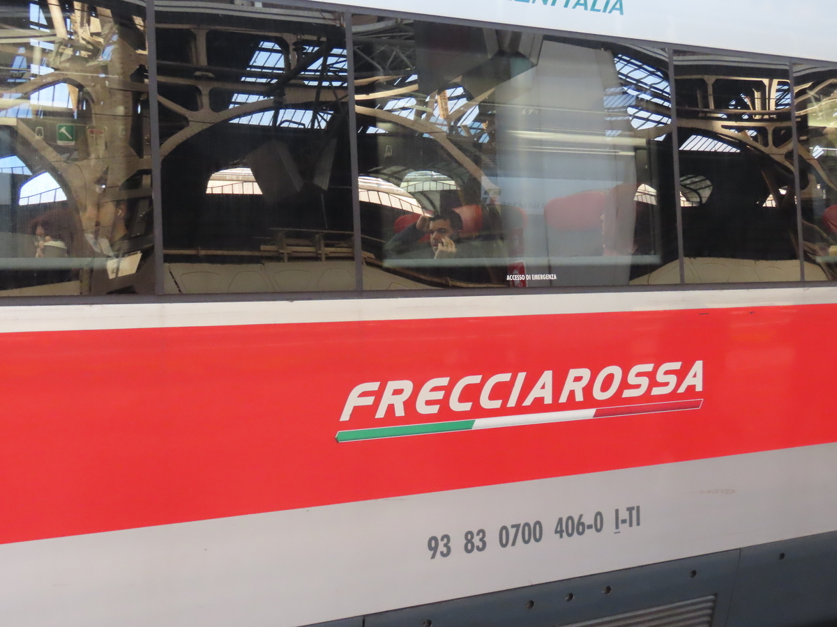 フレッチャロッサの車体 イタリアカラーが素敵