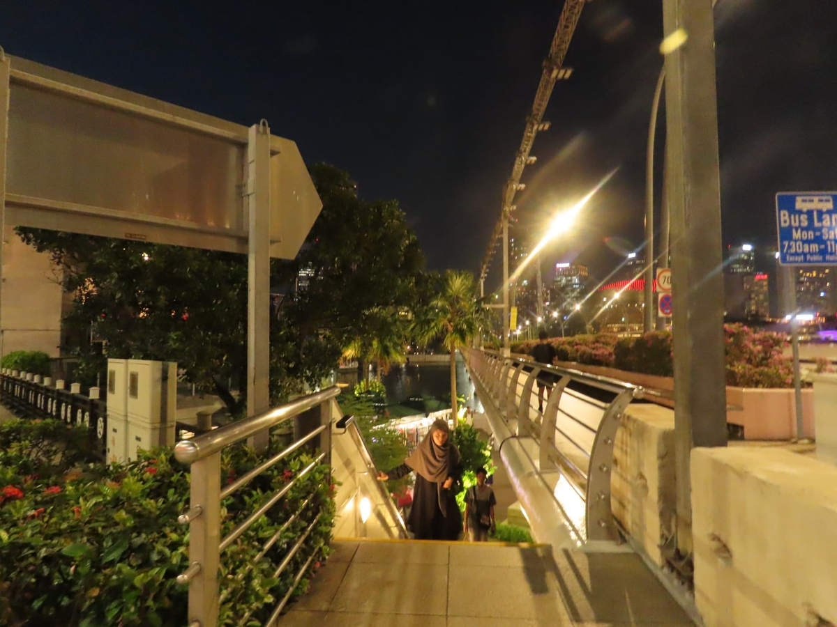 マーライオン公園までのアクセス　地下道