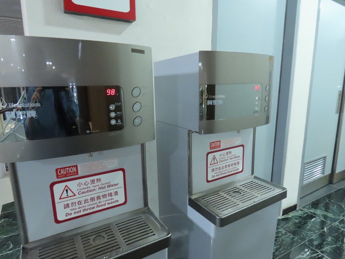 マカオ空港　冷水器