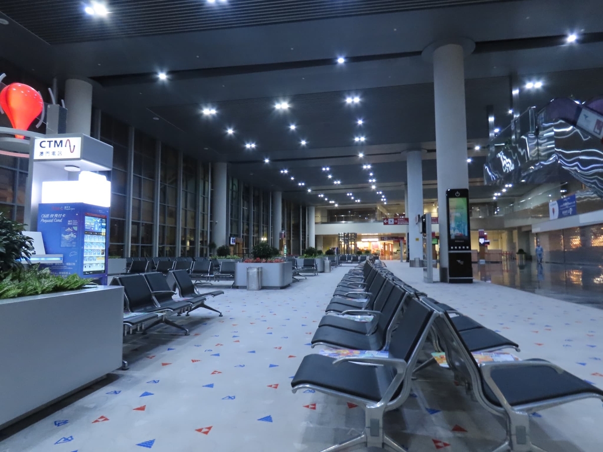マカオ空港のトランジット　深夜の様子