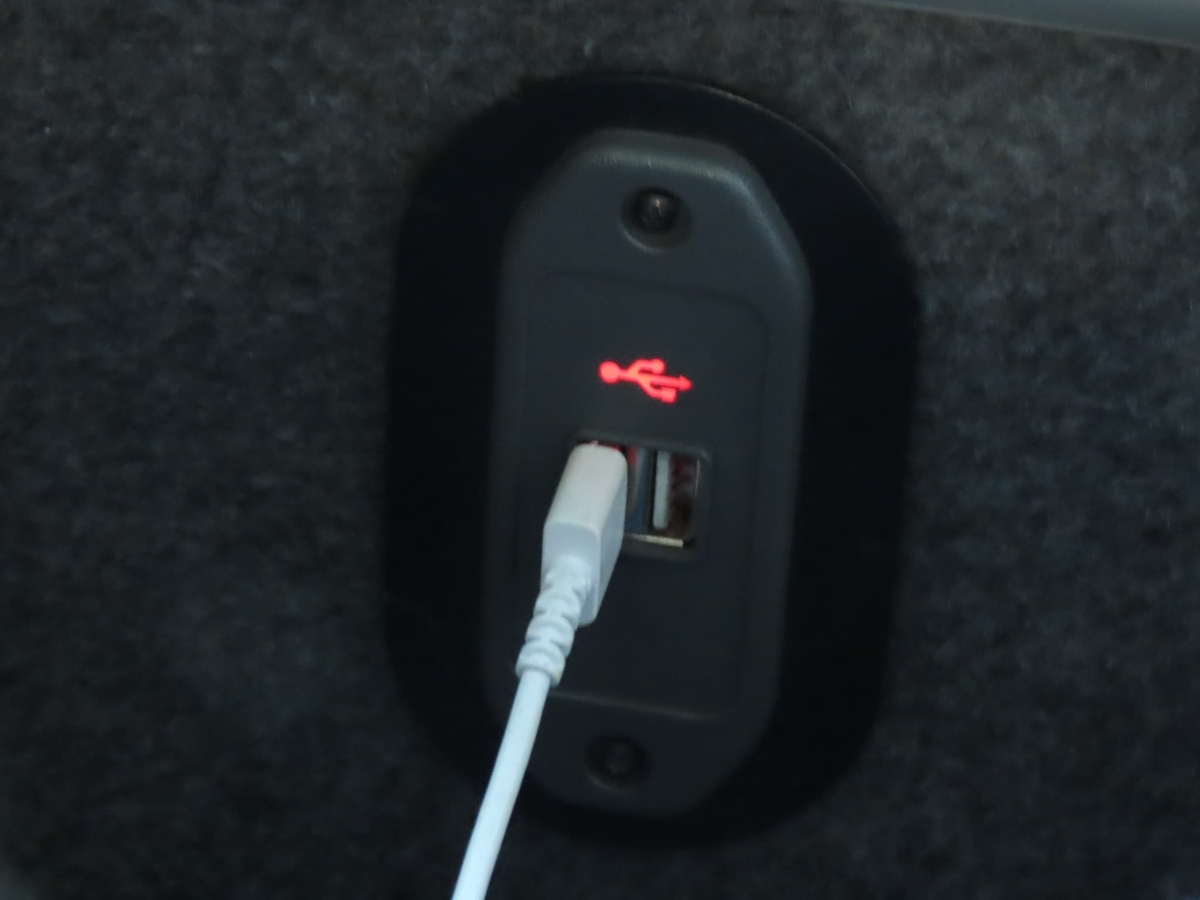USB端子あり モンサンミシェル行のバス