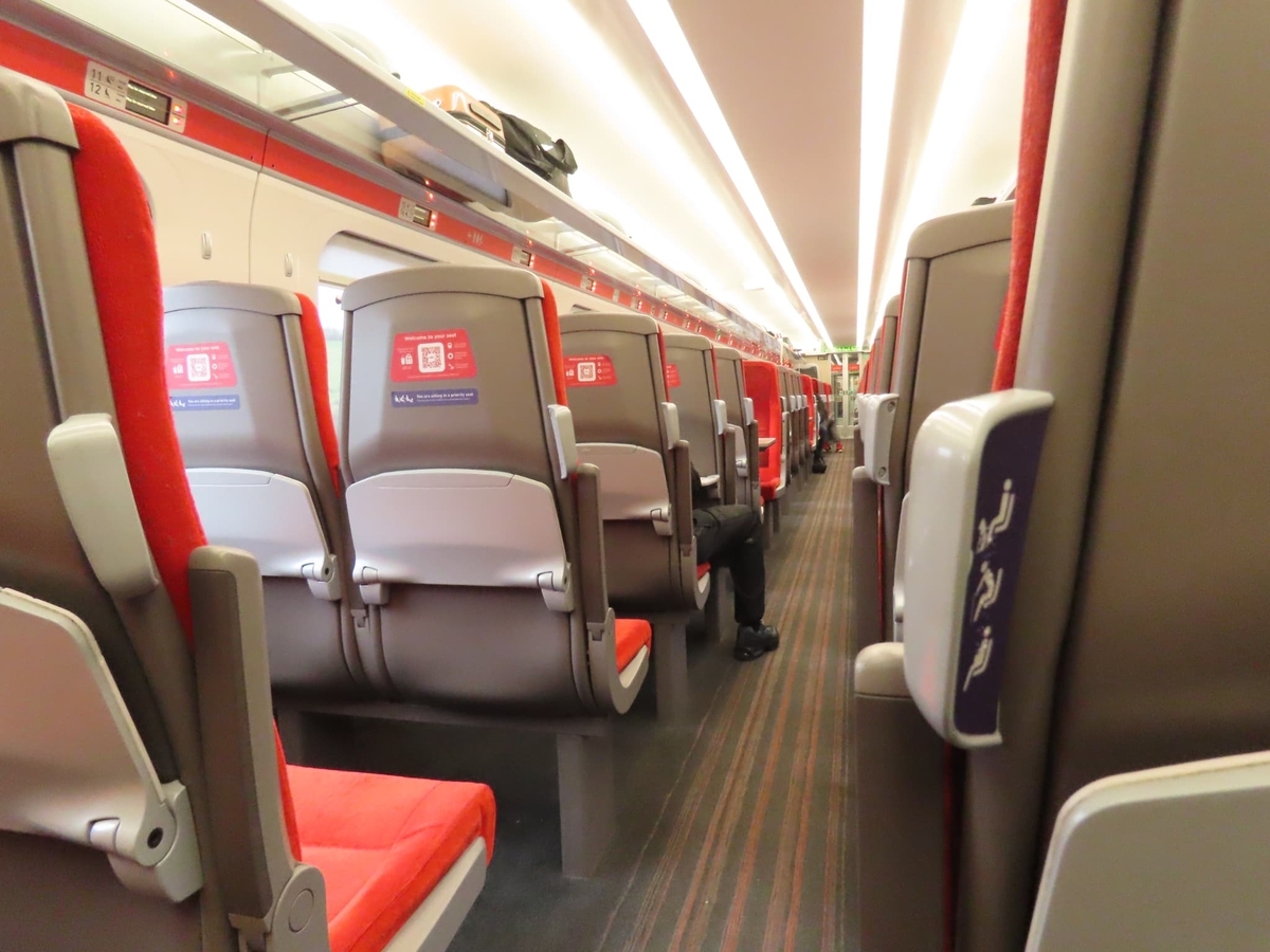 AZUMA 車内の様子