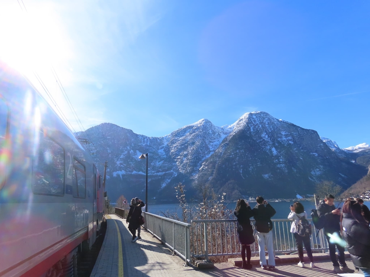 ハルシュタット駅 ホーム 景色がいい