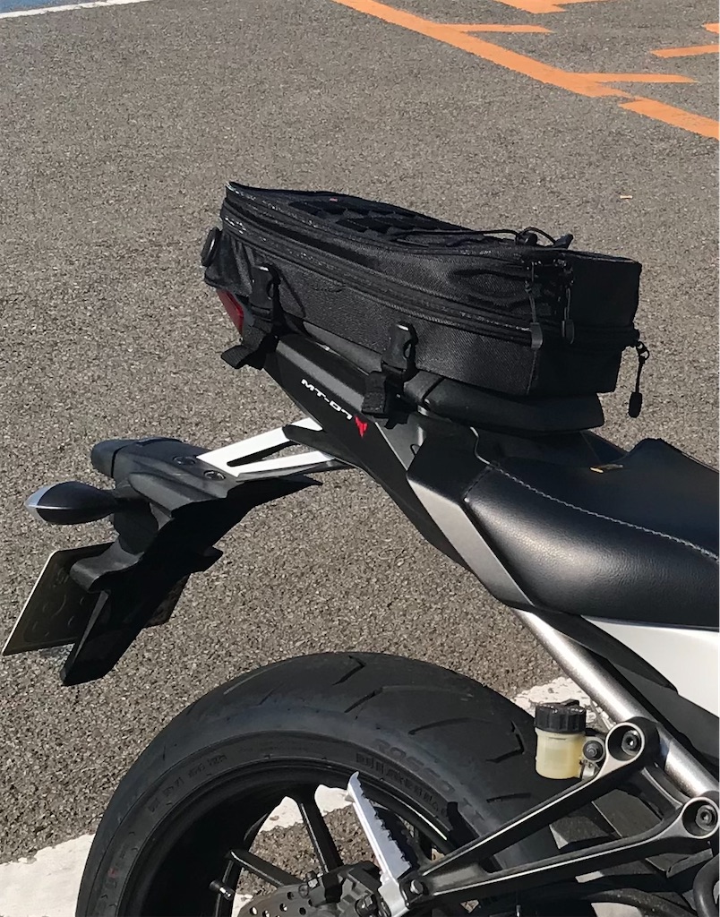 いぬ　 デイトナ ヘンリービギンズ バイク用 シートバッグ 7~12L A4サイズ
