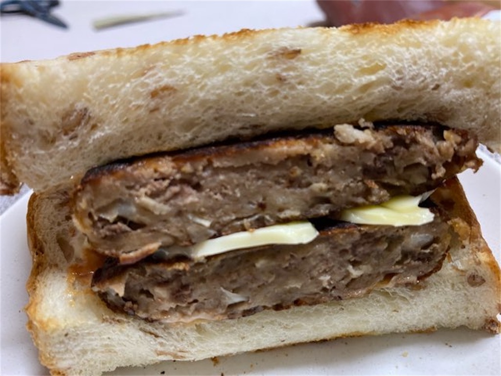 6月6日 75 9kg マルシンハンバーグでハンバーガー キャラメルコーン クラッシュアーモンド入り ゆるりダイエット奮闘記 朝食はサラダ バナナ ヨーグルト 夕食は時々こんにゃく
