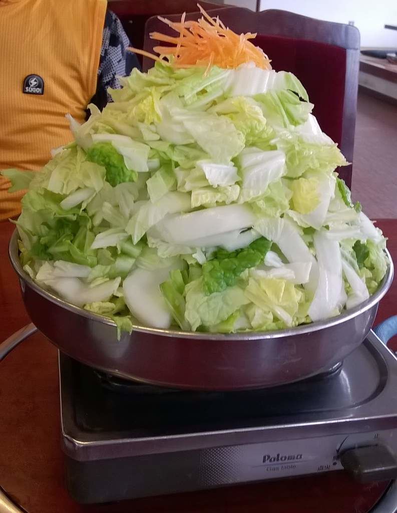 びわこ食堂さんの とりやさいみそ鍋 は 標高４０ｃｍぐらいあるかもｗ 神戸グルメゲリラ