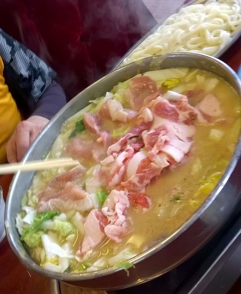 びわこ食堂さんの とりやさいみそ鍋 は 標高４０ｃｍぐらいあるかもｗ 神戸グルメゲリラ