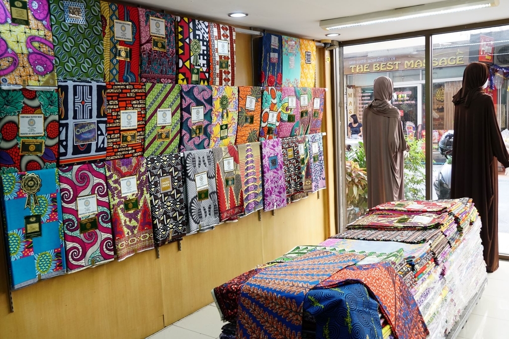 バンコクでアフリカ布を買いに行く From Bangkok With Many Thanks