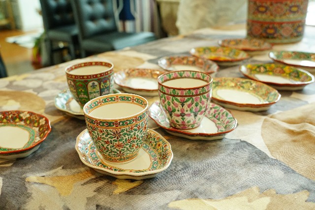 ピンスワンのベンジャロン焼きを愛でる - From 台湾 with many