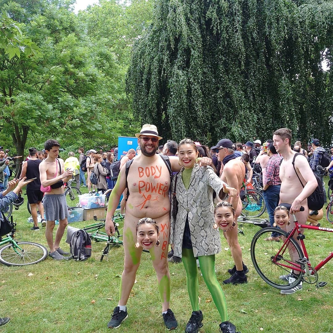 日本 自転車裸 全裸で自転車に乗ってロンドンの街を徘徊『ワールド・ネイキッド・バイク・ライド 2019 (World Naked Bike Ride (WNBR))』  - ロンドンのテムズでズンドコレボリューション