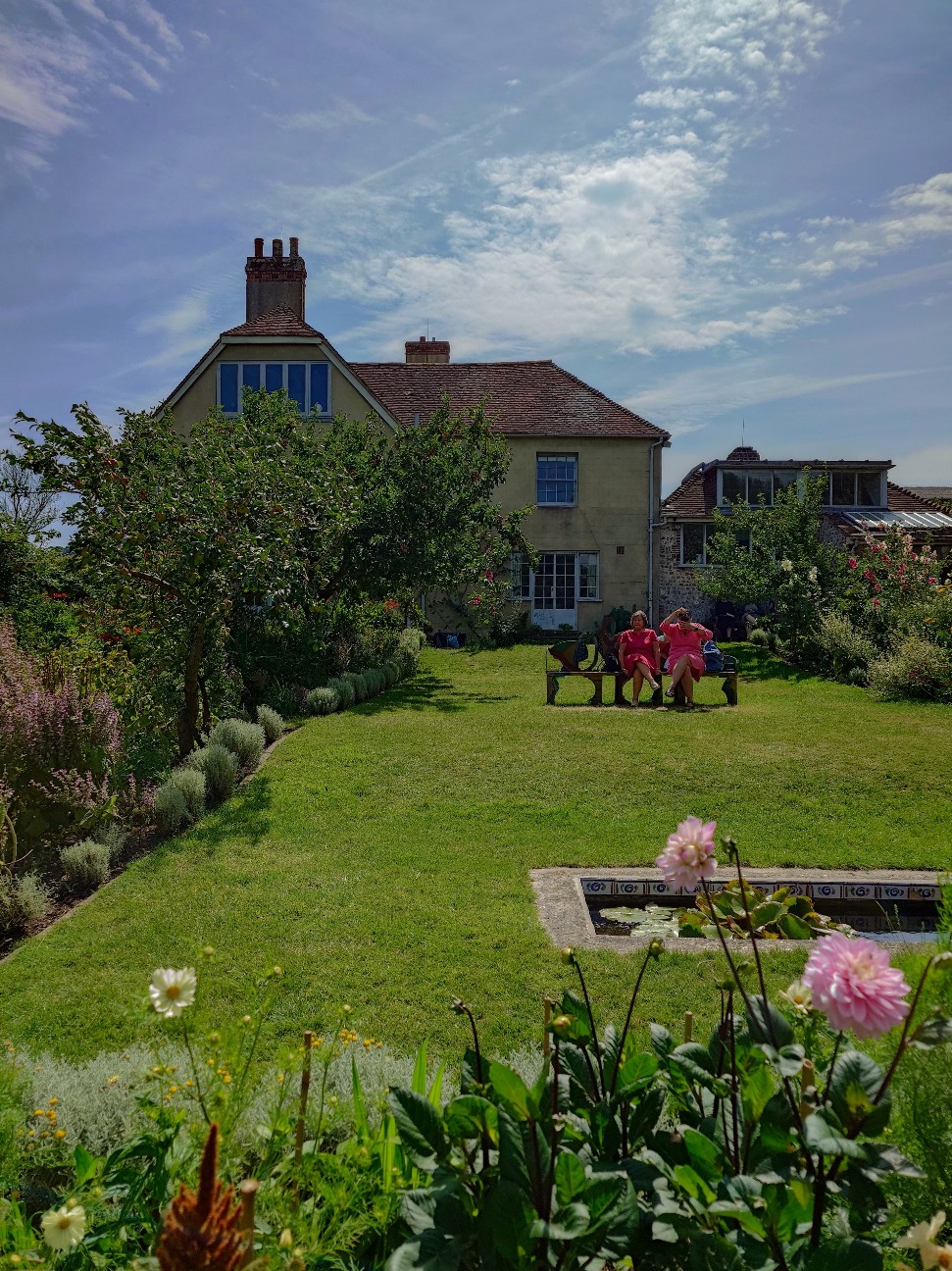 ドリームハウス！アンティークの街ルイス(Lewes)からほど近いチャールストン ファームハウス(Charleston) ロンドンのテムズで