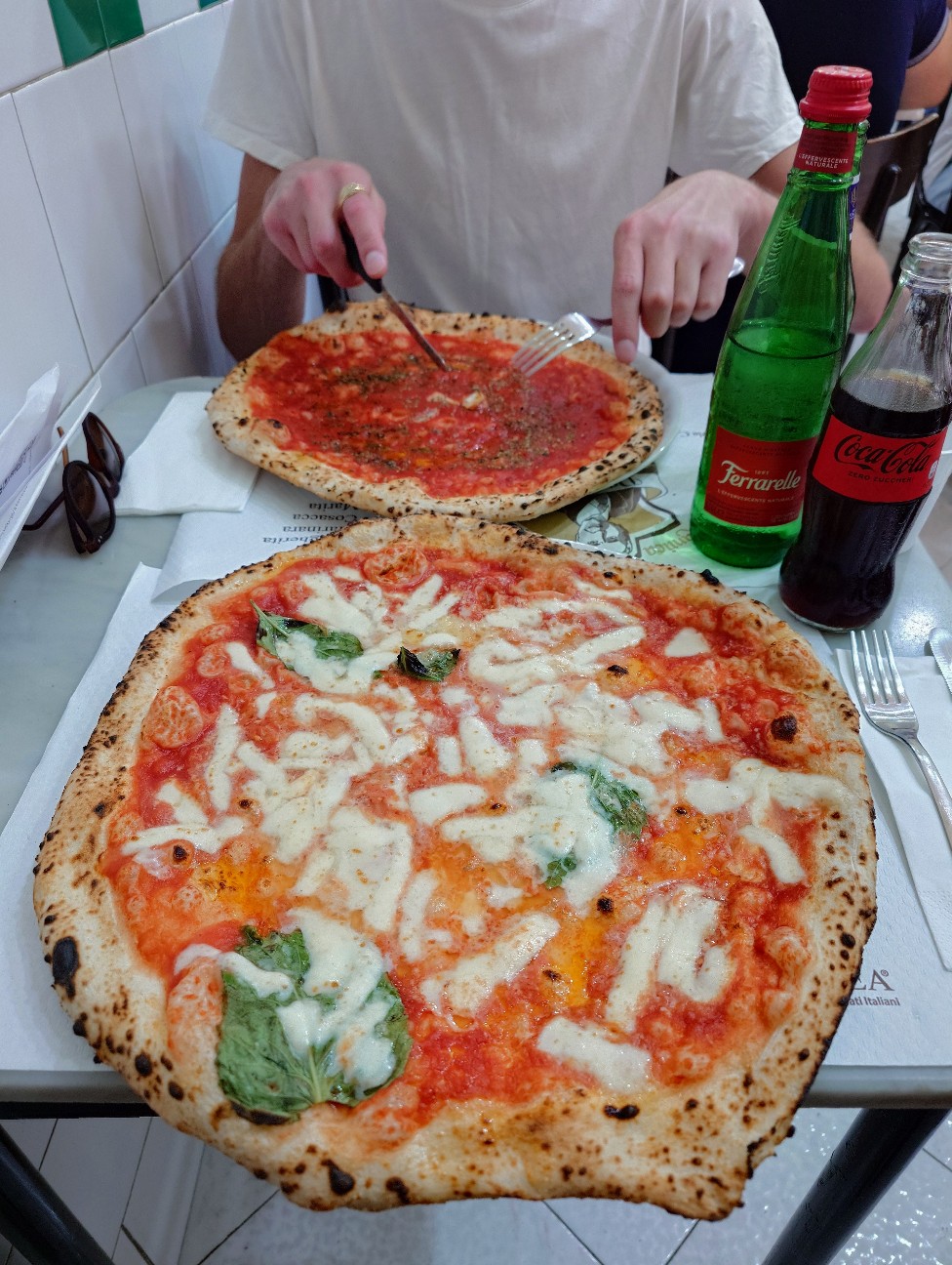 イタリア旅行´24）ピザ発祥の地ナポリで一番有名なピザ屋さん『L