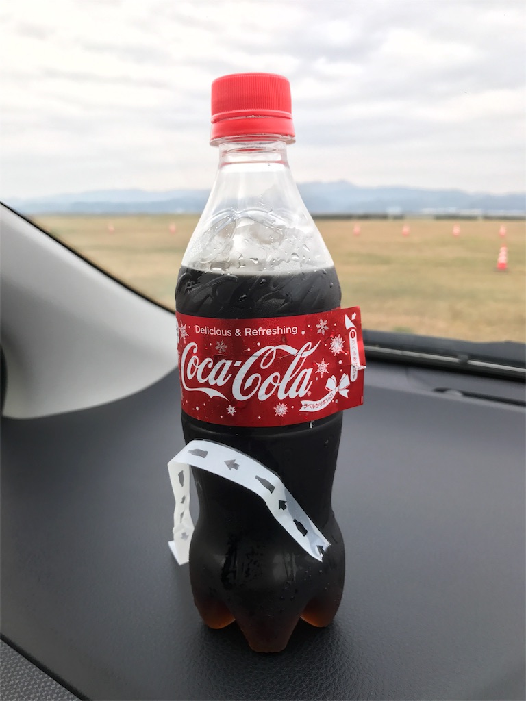 コカコーラのラベルでリボンを作る - 叙事編纂室 コカコーラのラベルでリボンを作る - 叙事編纂室
