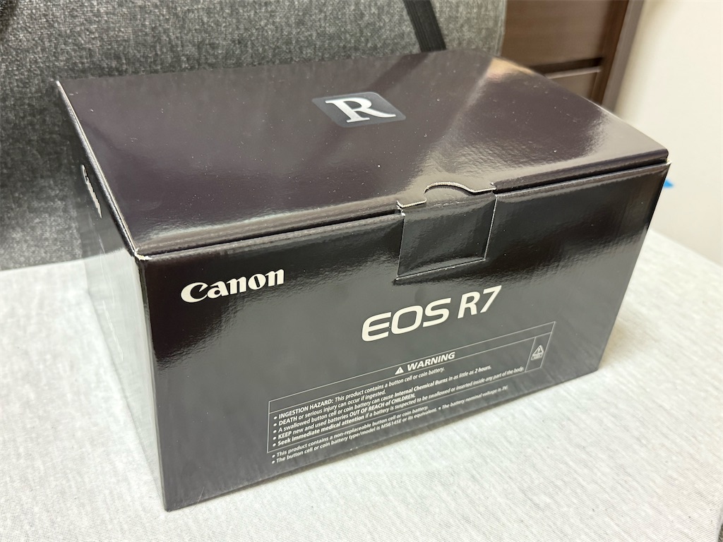 Canon EOS 7D Mark II 本体と箱 Amazon | Canon デジタル一眼レフカメラ EOS 7D Mark II ボディ