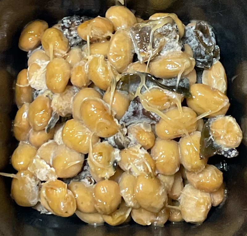 ゴロゴロ角切り昆布と椎茸小粒納豆.の納豆の画像