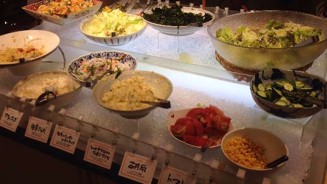 串揚げ食べ放題串家物語のサラダ類