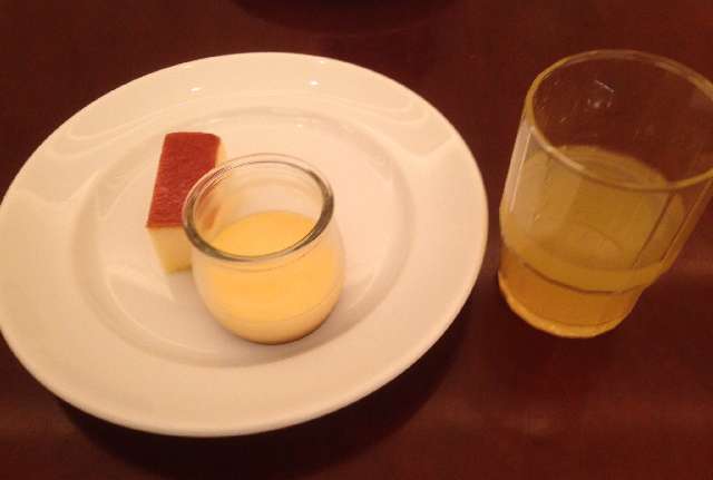 柿安三尺三寸箸の食べ放題のプリンとチーズケーキ