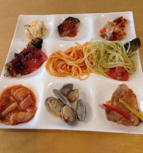 ラクーアの食べ放題の店ザ・シティビュッフェのランチバイキングのメイン料理