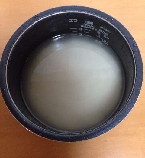 炊飯器の中に米2合をいれたところ