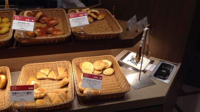 バケットスナモ南砂町店のパンビュッフェ