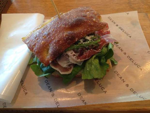 DEAN & DELUCA（ディーンアンドデルーカ）のパン食べ放題