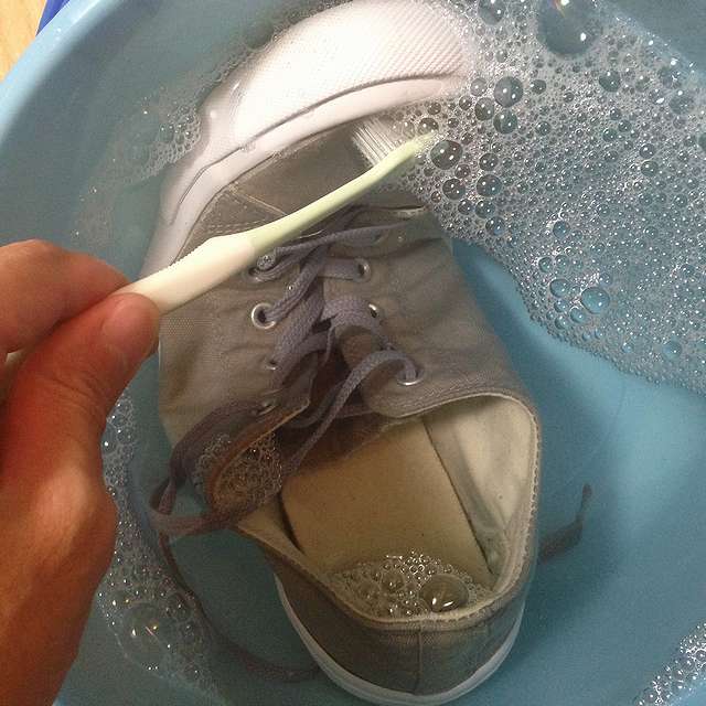 スニーカーを洗ったら黄ばんだので対処法を実践した結果！