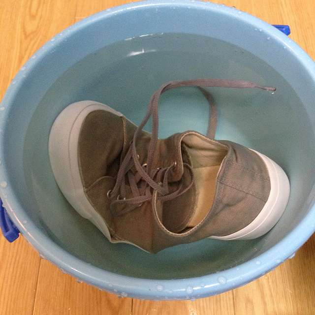 スニーカーを洗ったら黄ばんだので対処法を実践した結果！