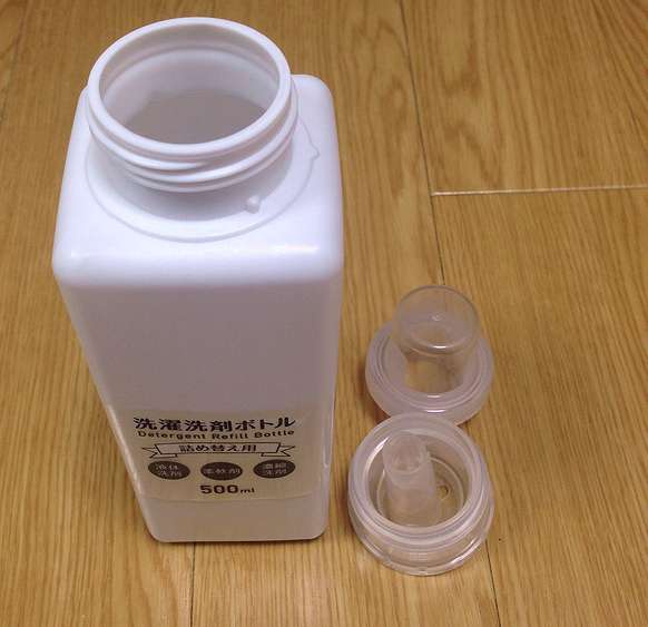 100均のセリアで洗濯洗剤の詰め替えボトルを購入 真っ白でシンプルなボトル ハンバート友幸の庭 100均のセリアで洗濯洗剤の詰め替えボトルを購入 真っ白でシンプルなボトル ハンバート友幸の庭