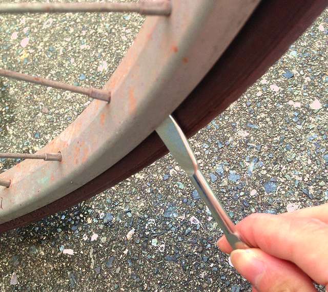 自転車のパンクを自分で修理する方法