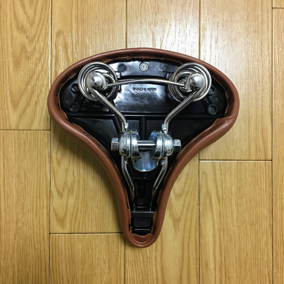 自転車(ママチャリ)のサドル交換の方法と手順を紹介! ハンバート友幸の庭 自転車(ママチャリ)のサドル交換の方法と手順を紹介! ハンバート友幸の庭